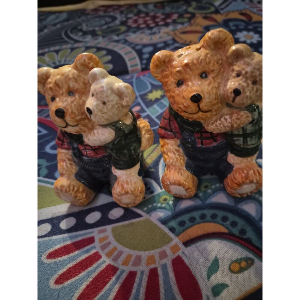 GKA Bears Holding Bears Salt and Pepper Shakers - 3.75" Tall